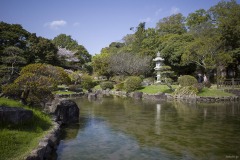 あけぼの山農業公園 日本庭園 石灯籠と水面