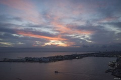 夕焼けの空と千葉港