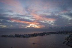 夕焼けの空と千葉港