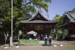 氷川茶庭 正面と幟