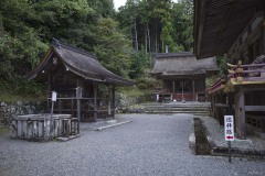樹下宮（左）