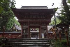 東本宮楼門