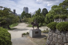 千葉常胤像