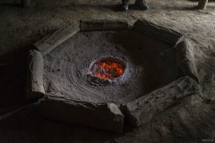 竪穴住居内 石囲いの炉