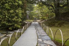石段と敷石の園路
