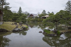 池ごしの古書院