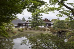 池ごしの書院群