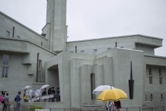 雨の旧小菅刑務所