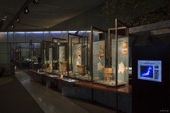 総合展示 土器の並ぶケース