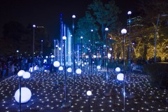 東京ミッドタウン CHRISTMAS GARDEN LIGHTS 青い光の柱