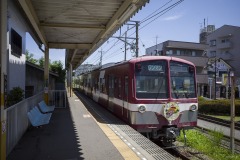 流鉄流山線 ホームと電車