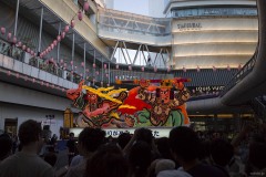 柏ねぶた 駅前を進む山車