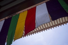 大本堂の五色幕