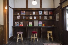 旧八幡郵便局 書棚のある部屋