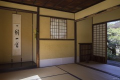 掬月亭 掛軸のある間
