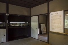 旧但馬家住宅 展示ケースのある部屋