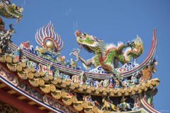 龍 右