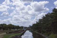 綾瀬川 雲を映す水面