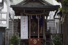 庚申の日の案内板と社殿
