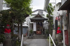 路地奥の庚申堂