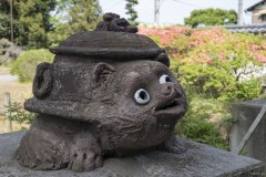 茂林寺 茶釜を背負った狸像
