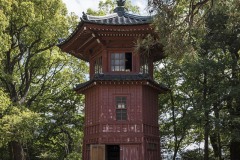 六賢台 木立の中の三層
