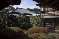 戸定邸 軒下から見た屋根
