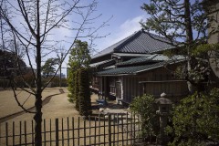戸定邸 庭園ごしの外観