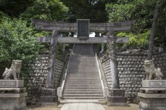品川神社 鳥居と石段