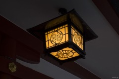 日枝神社 灯る吊り灯籠