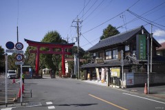 鷲宮神社 門前の通りと鳥居