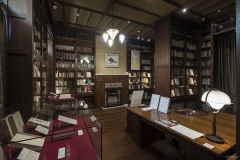 暖炉のある書斎