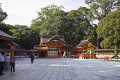 境内からの西大門