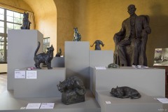 彫刻作品の展示