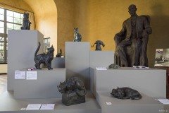彫刻作品の展示