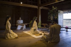 神殿の祭祀の場面